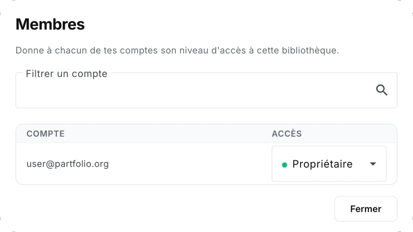 Le panneau membres d'une bibliothèque : chaque compte reçoit son rôle d'accès (Propriétaire, Éditeur, Lecteur).
